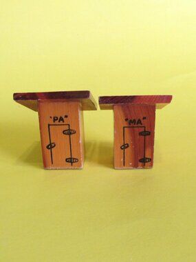 Vintage wooden Ma and Pa outhouse salt and pepper shakers Winnipeg Manitoba